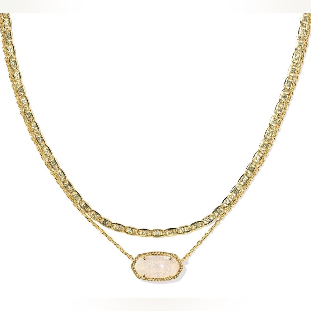 Elegant Gold Necklace with Pendant